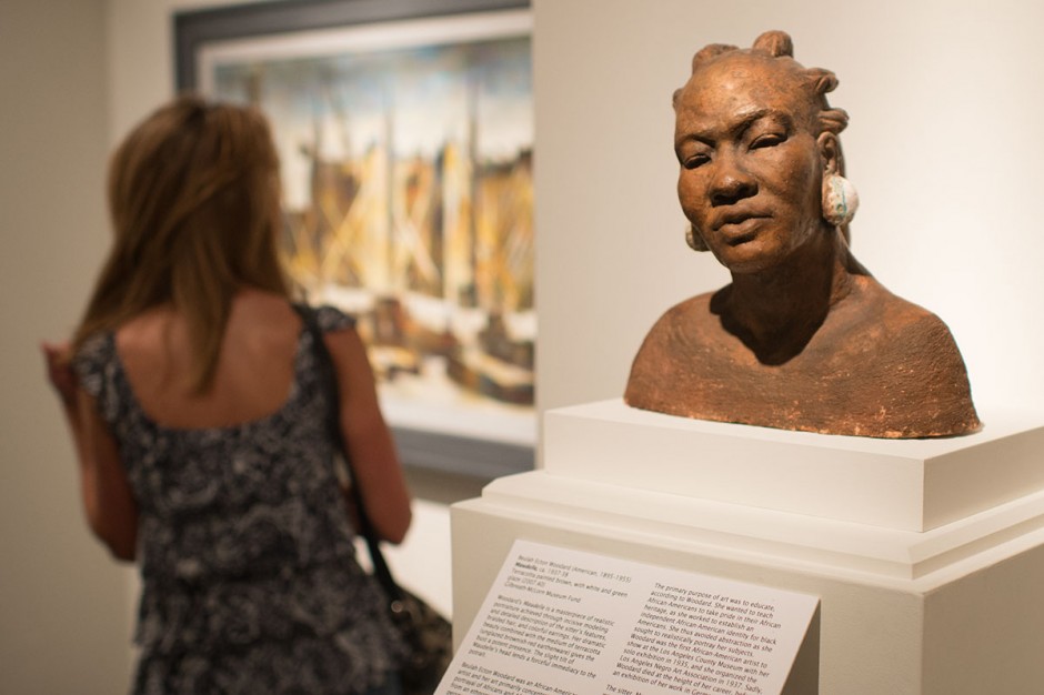 Bust art with the medium of terracotta (unglazed brownish-red earthenware)