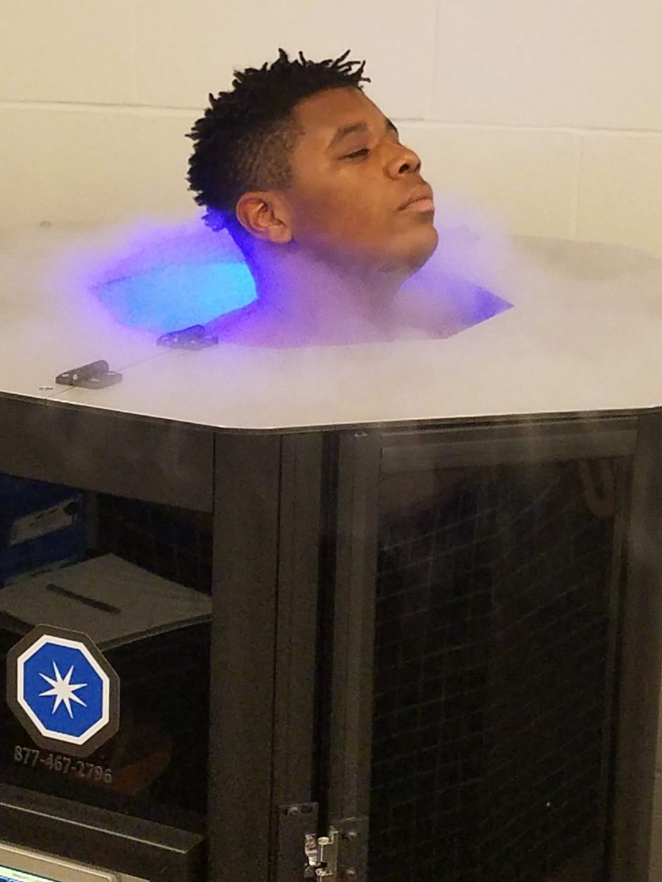 Athelte in cryotherapy unit