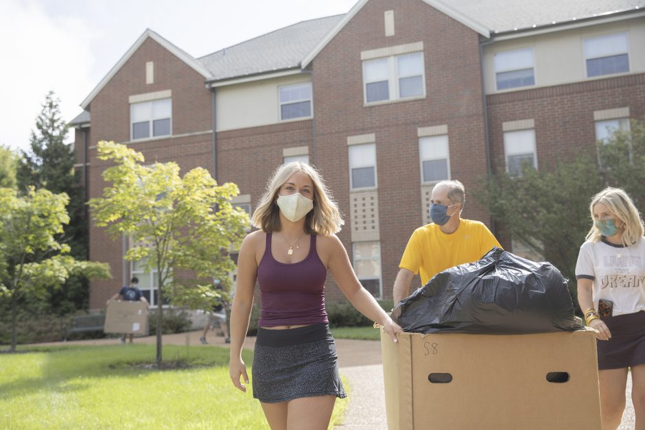 Chloe Orschlen, a Textile and Apparel Management major from Carthage, Missouri moves into South Hall with her parents Heather and Randy Orschlen Aug. 12, 2020. Sam O'Keefe/University of Missouri