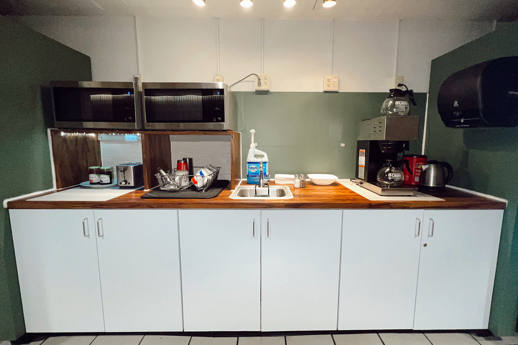 a clean kitchen area