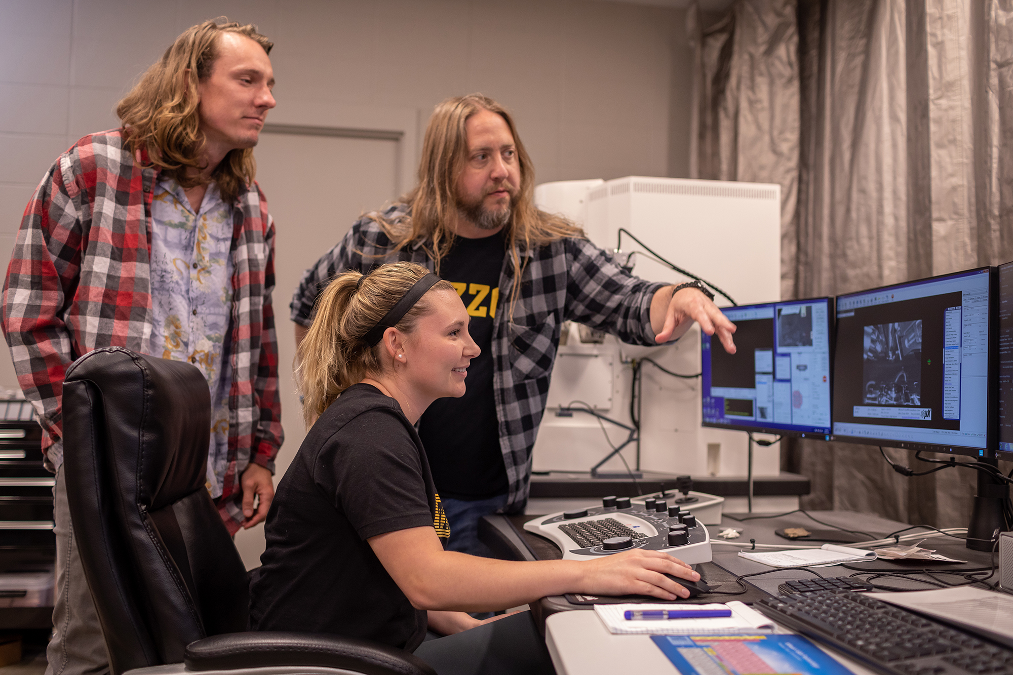 Dr. James Schiffbauer and Dr. Tara Selly work with graduate students in the X-ray Microanalysis Core lab