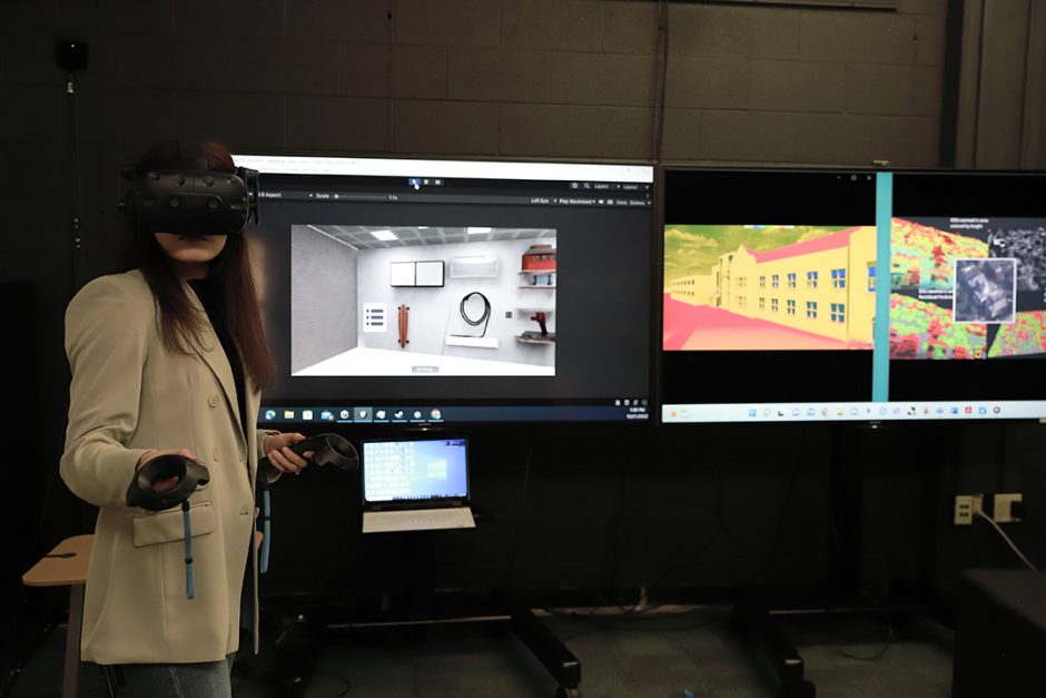 Student demonstrates 3D screen