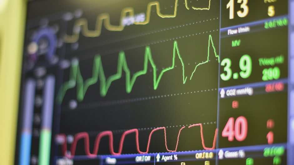 A vital sign monitor in a medical room. Source: Shutterstock