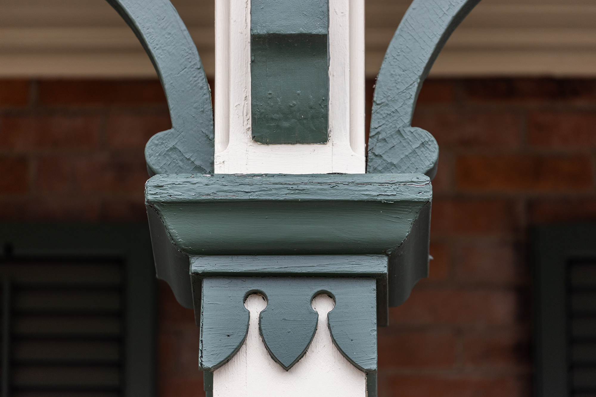 closeup of a green and white column