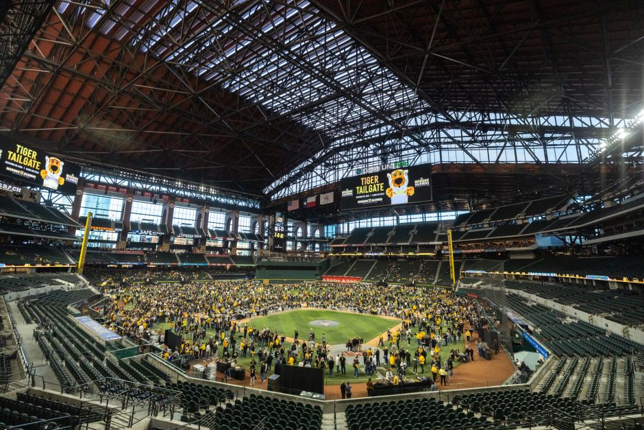 The crowd at the Mizzou Alumni Association's Tiger Tailgate at Globe Life Field in Arlington, Texas