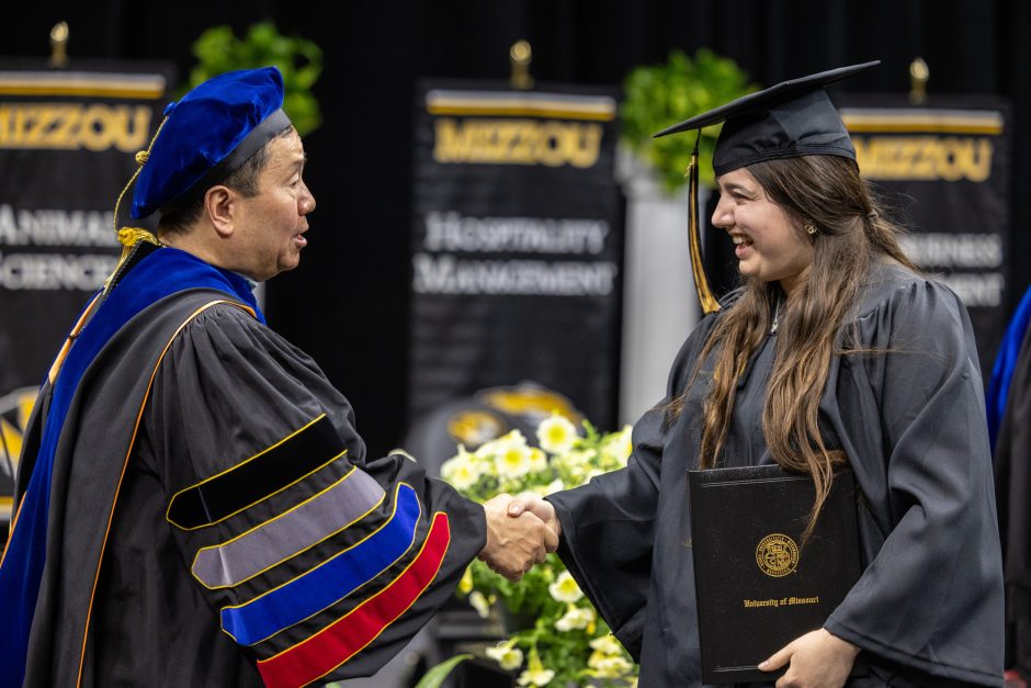 President Choi shakes a student's hand