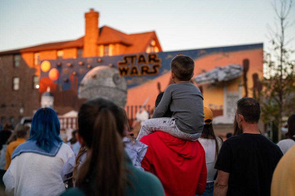 Crowd at Star Wars themed house