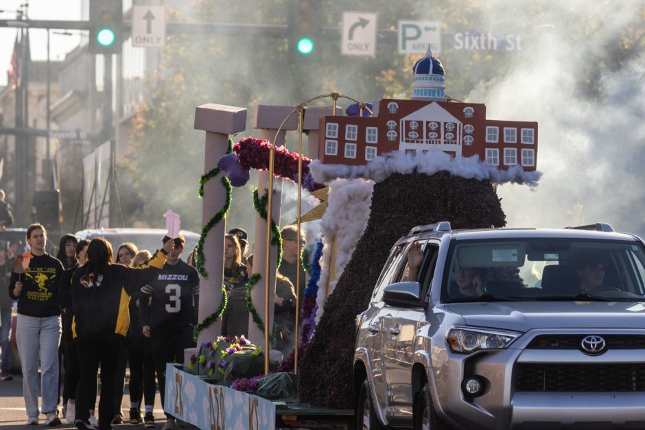 A float resembling Jesse Hall