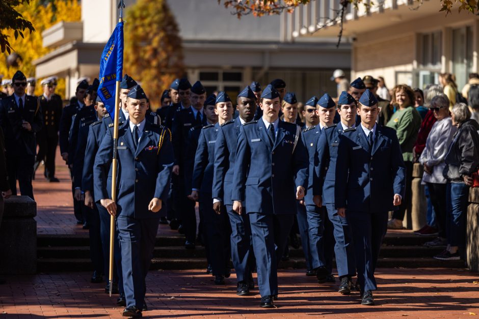 Service members at wreath-laying ceremony