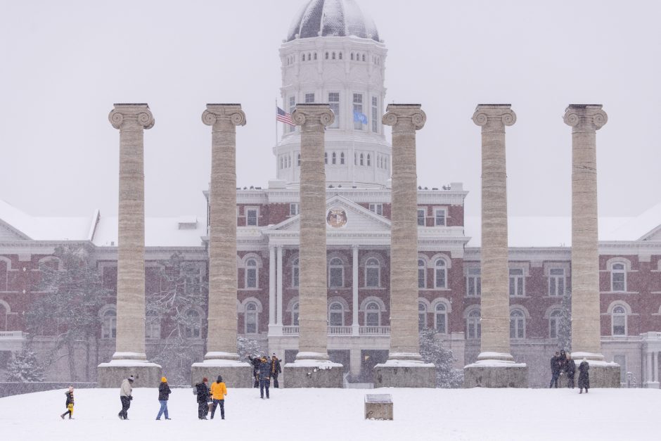 Snow falls at Jesse Hall