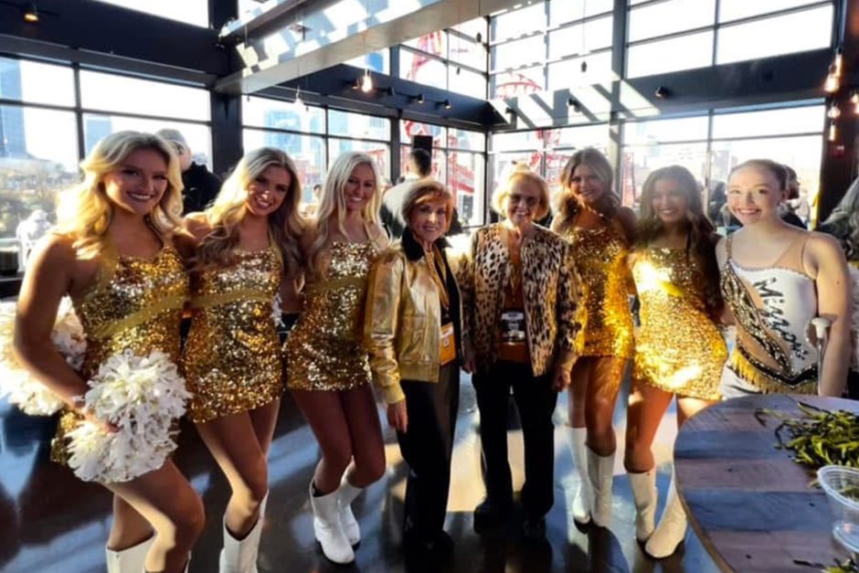 Cheerleaders pose for photo