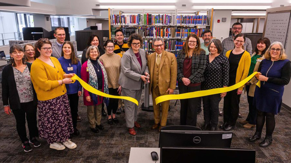 Group at ribbon cutting