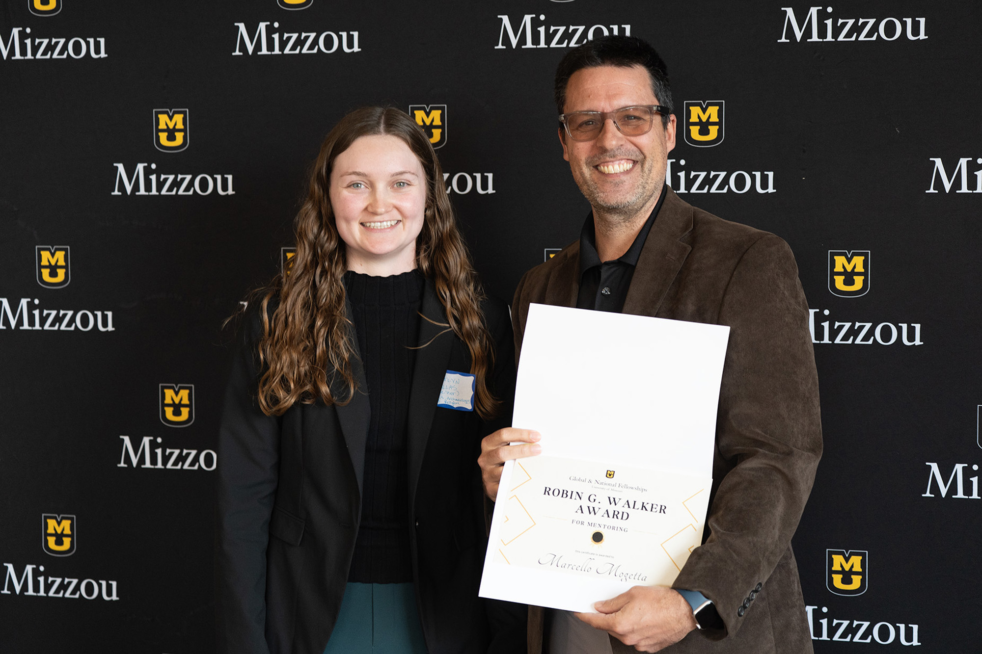 041026_MUExcels1 Marcello Mogetta and Caitlyn Pallas with certificate