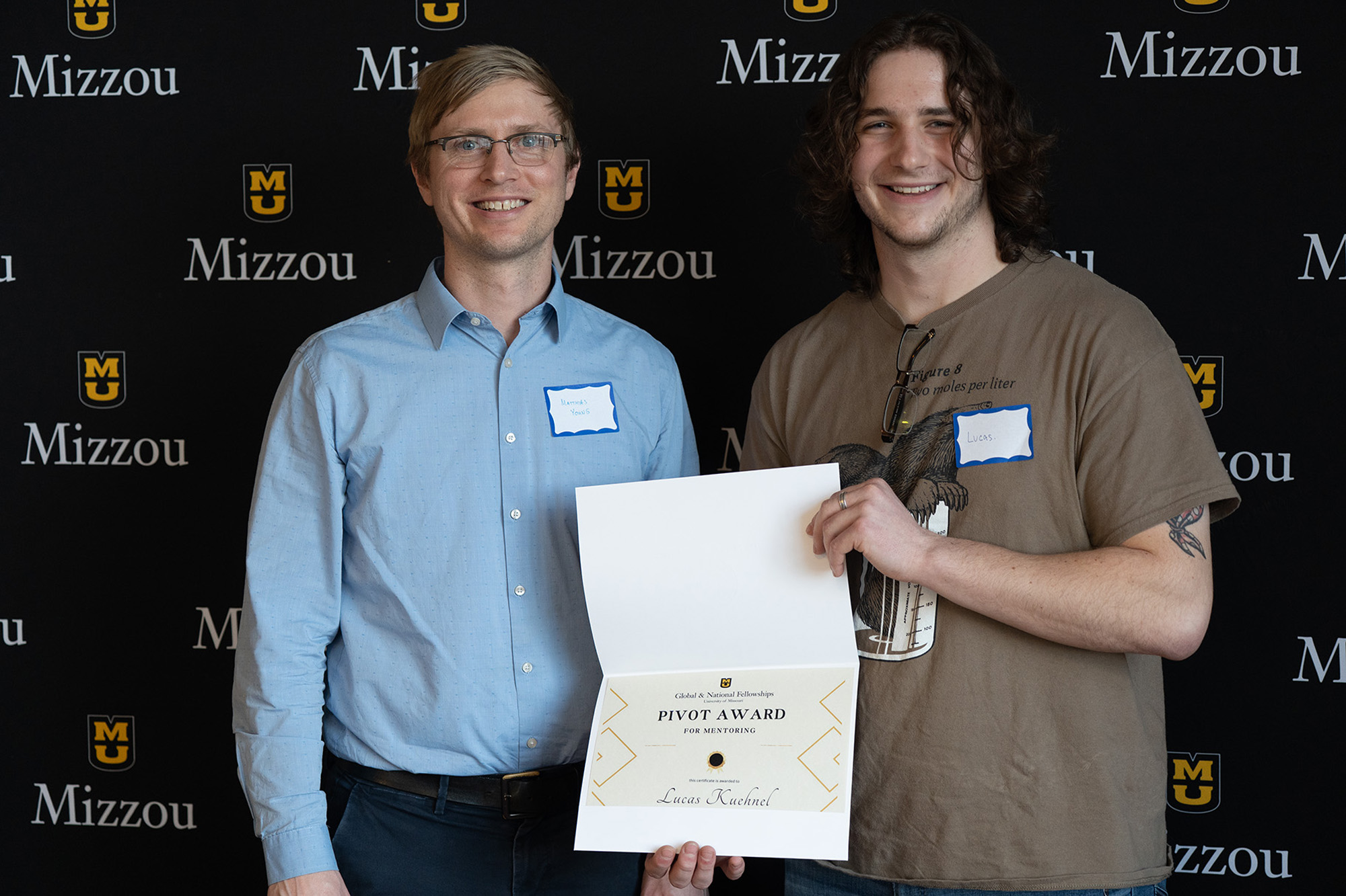 041026_MUExcels2 Lucas Kuehnel and Matthias Young with certificate.