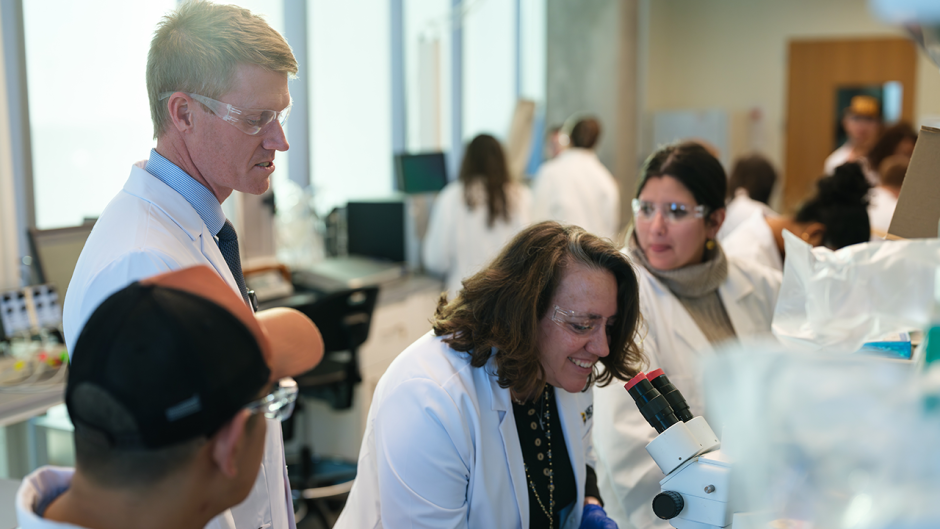 Dave Arnold collaborating with others in a lab.