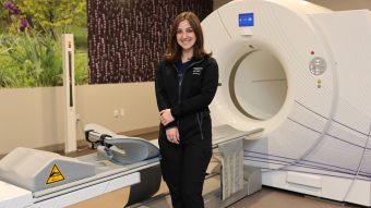 Gracie Loepker, BHS ’25, with an imaging machine at Barnes-Jewish Hospital.