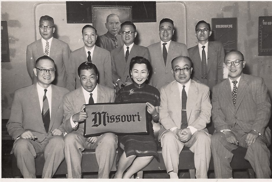Former Mizzou students pose for a reunion photograph