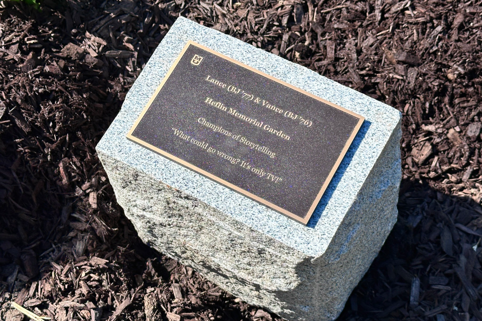 Marker recognizes journalism alumni