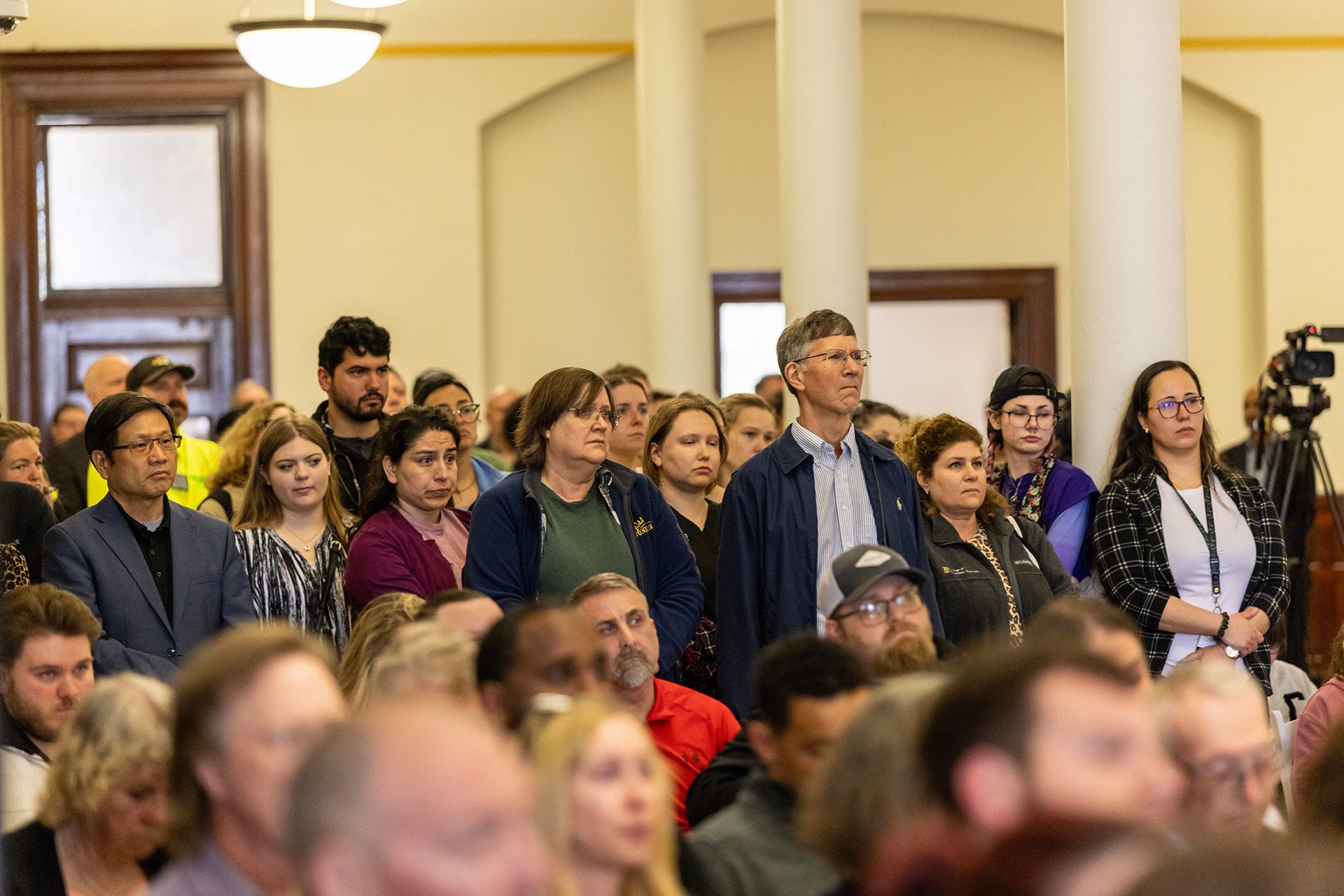 20260410_OP_MU-Remembers-013 Crowd seated and standing at MU Remembers