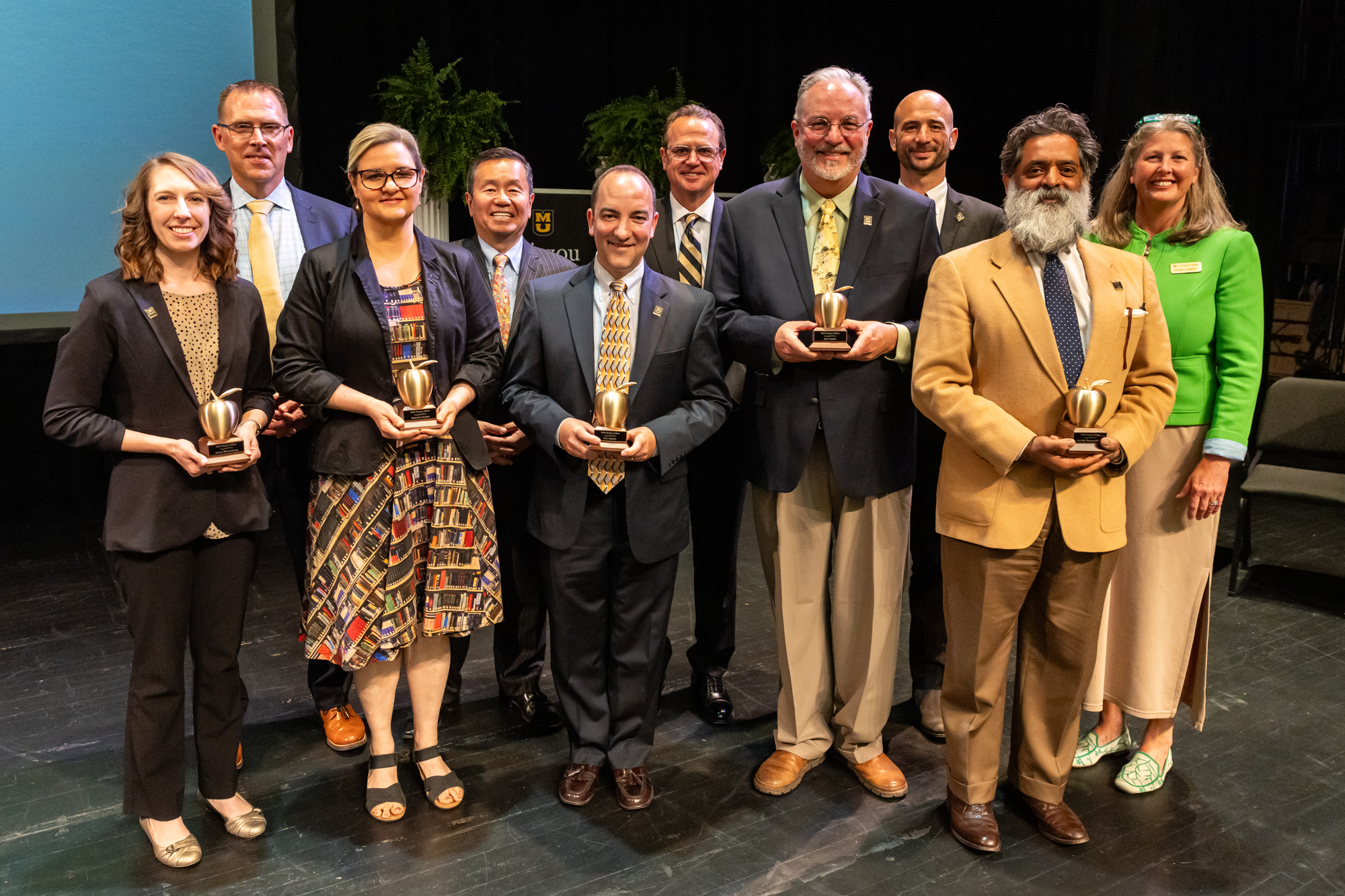 052026_KemperAll Kemper award winners with university and bank leaders