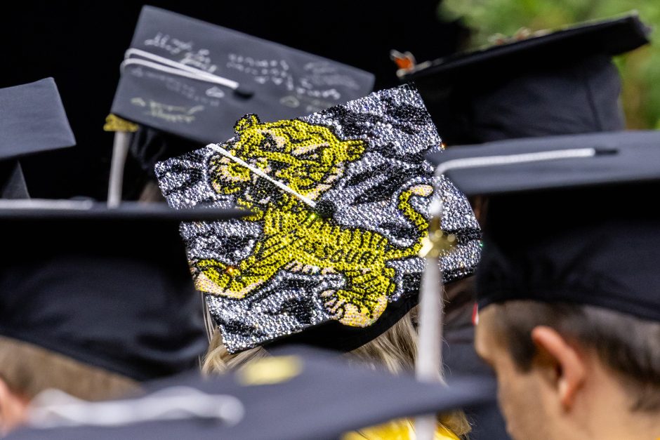 Decorated graduation cap that shows a tiger