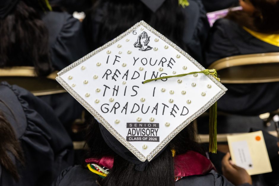 Decorated graduation cap that says "If you're reading this, I graduated"