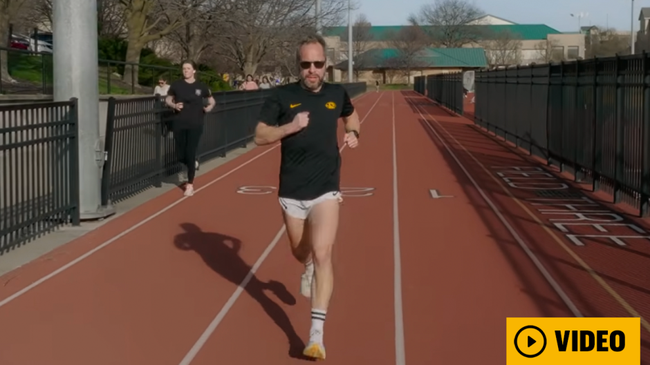 Jaume Padilla running around the track at Mizzou.