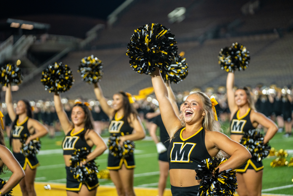 Mizzou cheerleaders