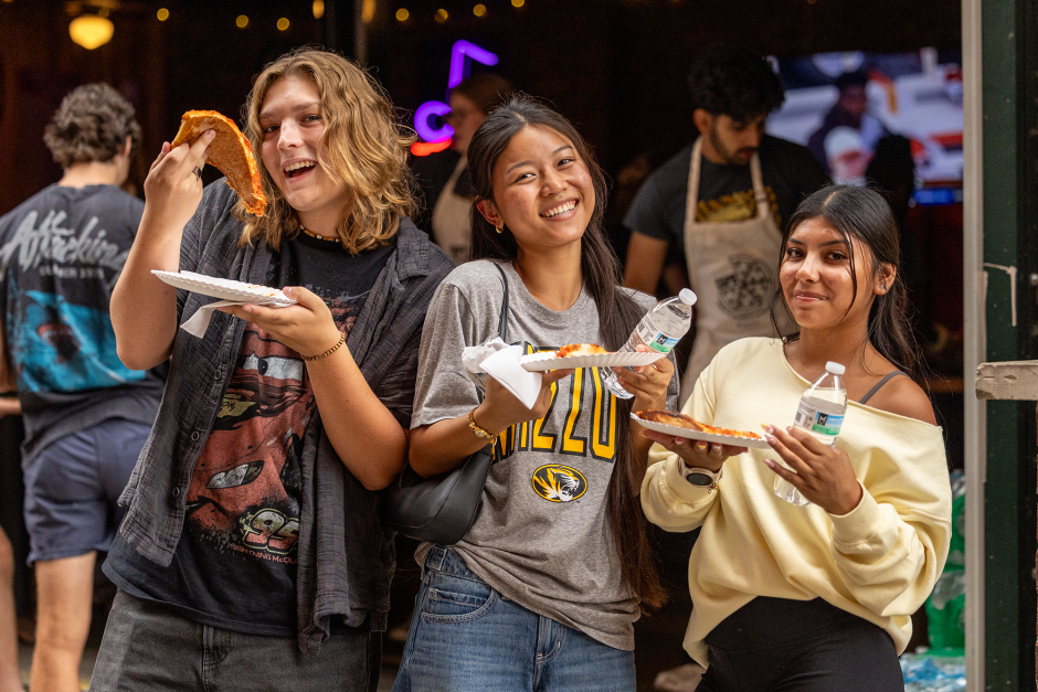 Students with pizza