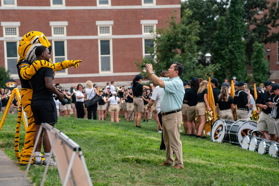 President Choi takes photo of student and Truman