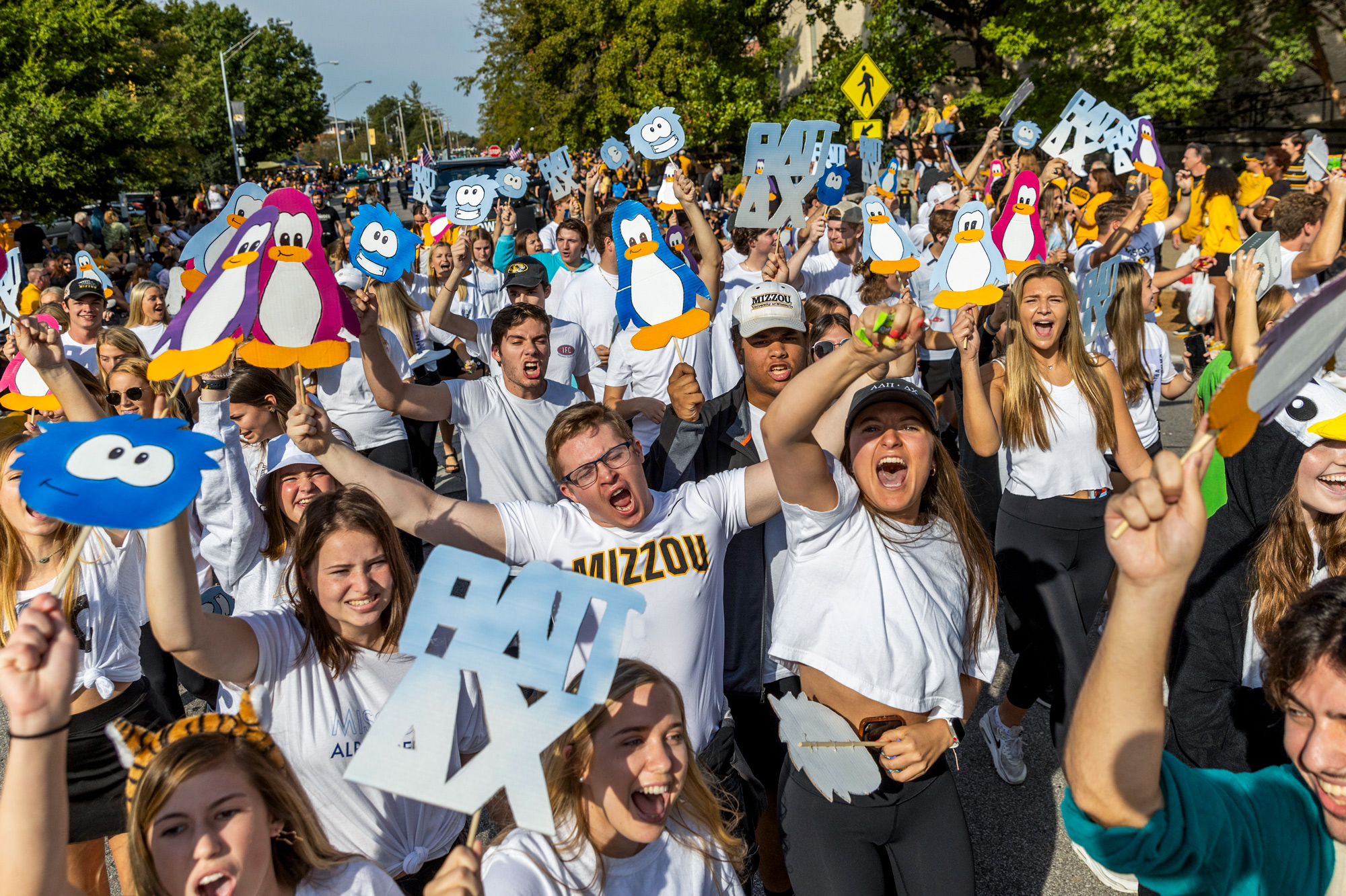 homecoming parade crowd