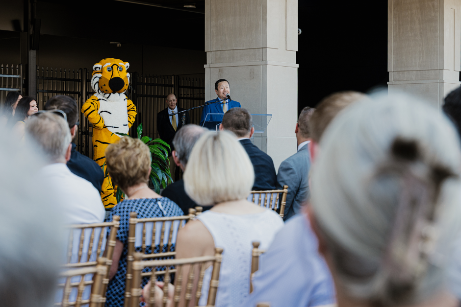 President Choi at podium with Truman