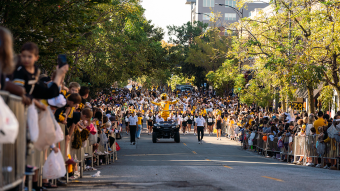 Homecoming parade crowd